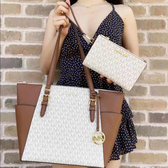 BUNDLE💕Michael Kors Tote Vanilla MK & Wristlet - Picture 3 of 8